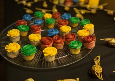 snitch cupcakes